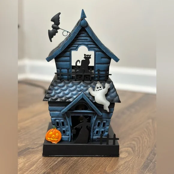 Haunting Good Time Scentsy Warmer - Picture 6 of 12